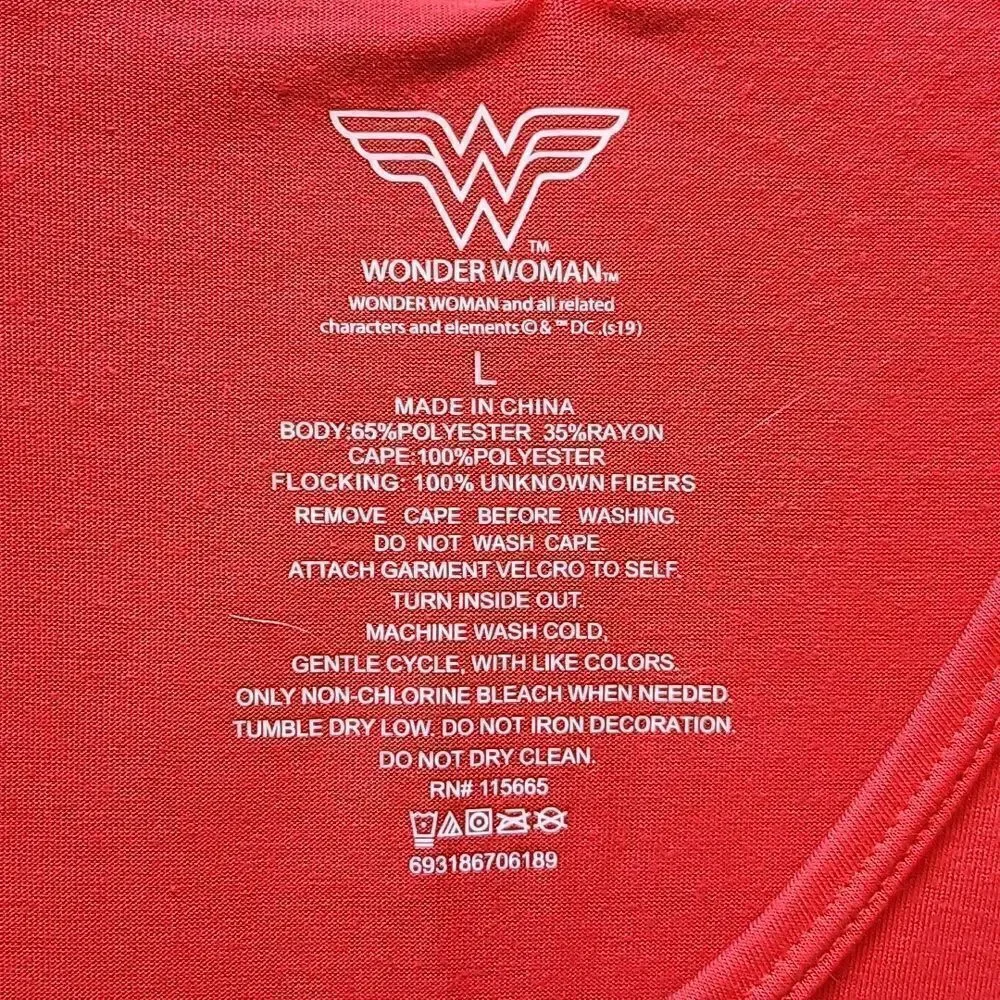 DC Comics Wonder Woman Textured Logo T-Shirt Detachable‎ Cape Womens Large